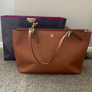 Authentic Tory Burch Robinson Tote